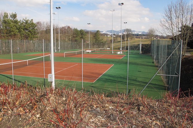 ... es wird wieder Tennis gespielt
